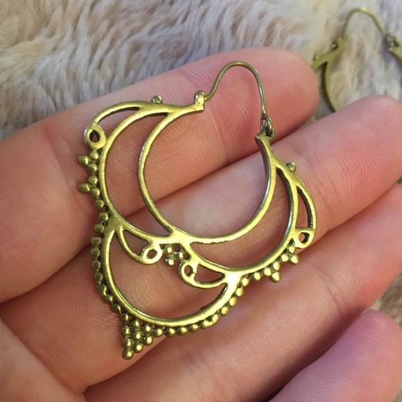 Ornate gold coloured earrings - Picture 2 of 2